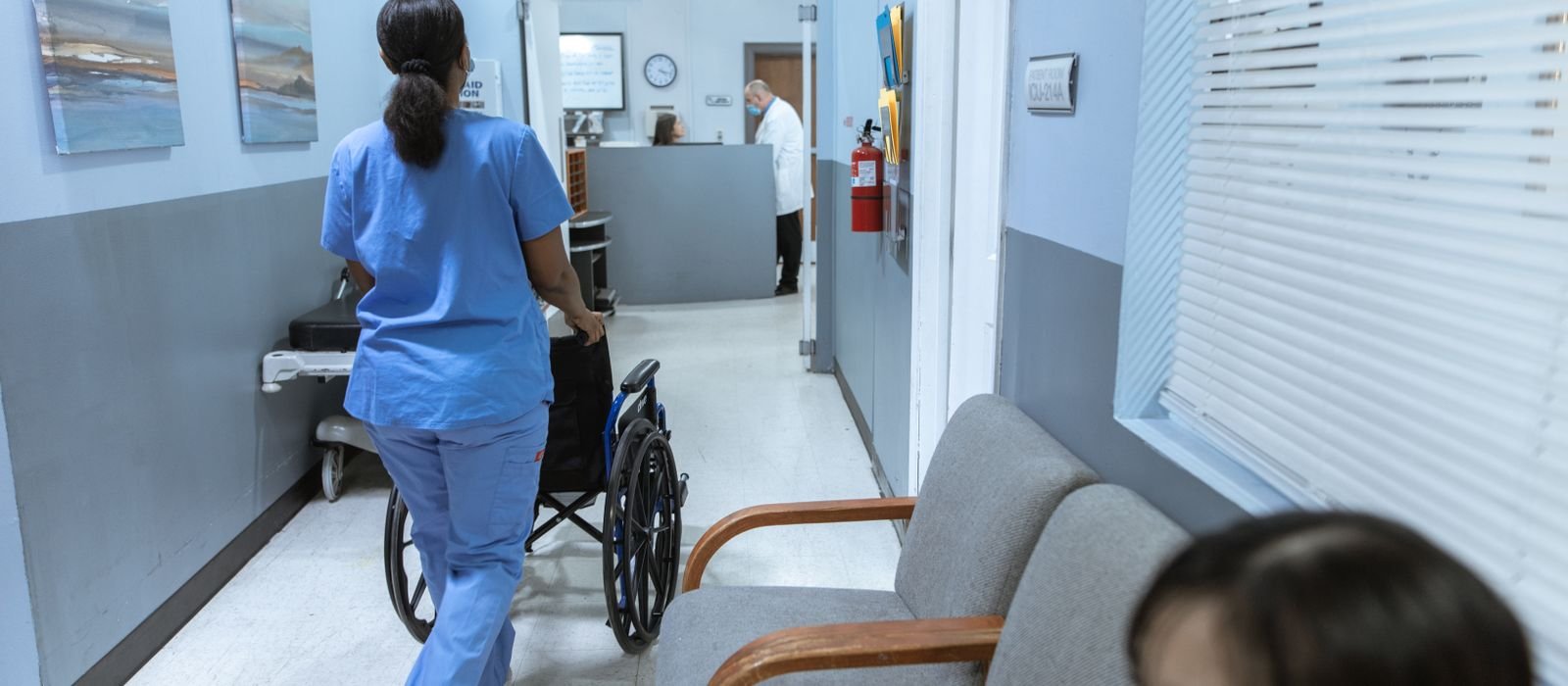 Corredor de unidade hospitalar em operação